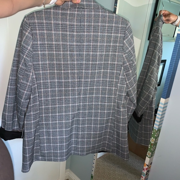 H&M women’s blazer - Picture 3 of 5